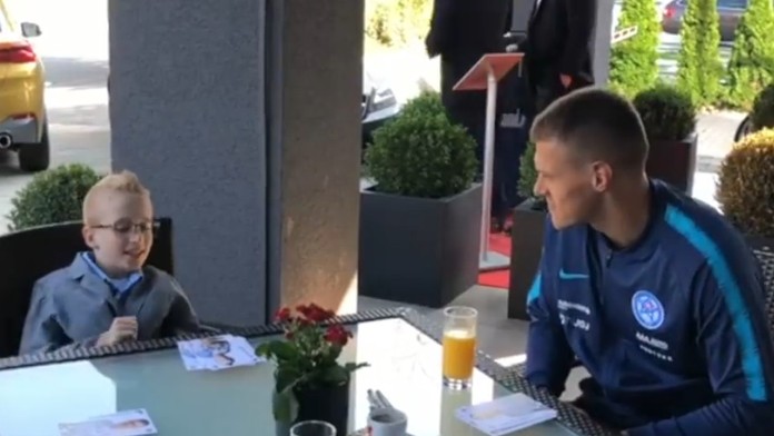 Martin Škrtel s malým Alexom.