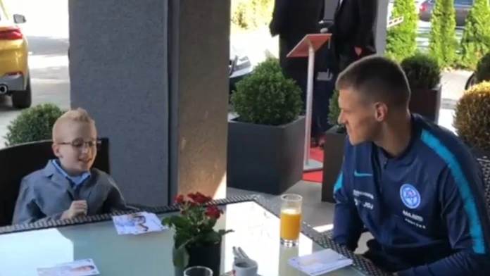 Martin Škrtel s malým Alexom.