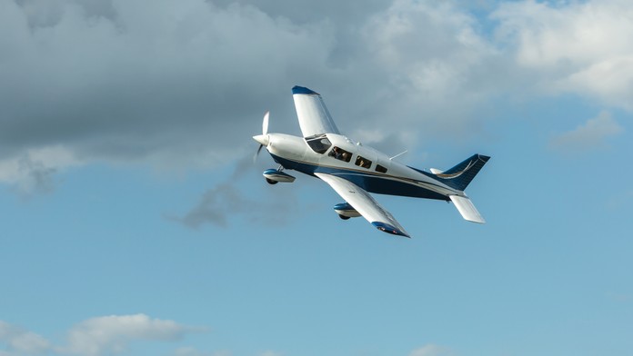 Lietadlo s turistami pristálo na rozbúrenom mori. Zlyhal mu motor