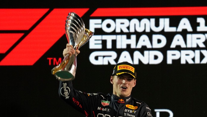 Finále F1: Vettel na rozlúčku rozdával „donuty“, rekordérom Verstappen a Hamilton prvýkrát naprázdno