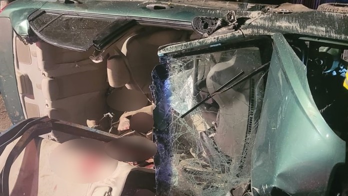 Opitý mladík (16) sa na Orave prevrátil s autom na strechu. Rovnako starý spolujazdec neprežil