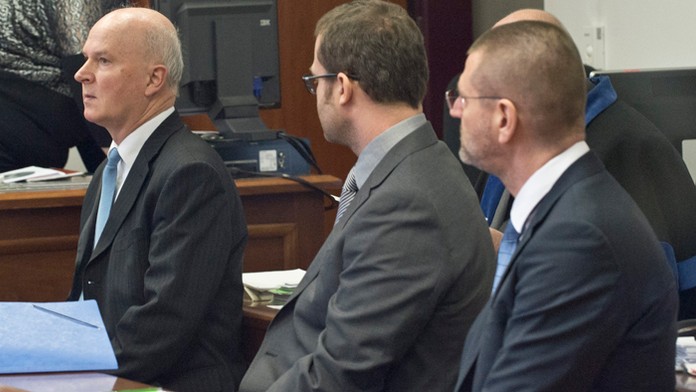 Marián Janušek (vľavo) a Igor Štefanov (vpravo) na Špecializovanom trestnom súde v Pezinku. 