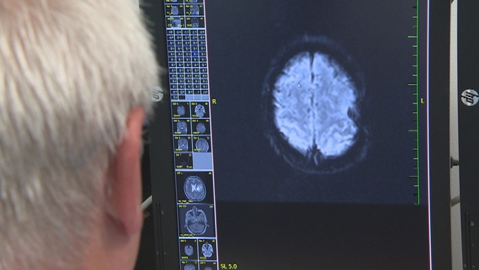 Vrátili sa na rozbúraný štadión.