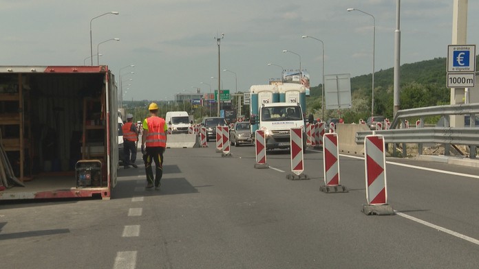 Poučili sa z vlaňajšieho fiaska? Oprava mosta na diaľnici D2 tentoraz kolaps dopravy v Bratislave nevyvolala