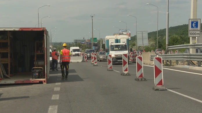 Poučili sa z vlaňajšieho fiaska? Oprava mosta na diaľnici D2 tentoraz kolaps dopravy v Bratislave nevyvolala
