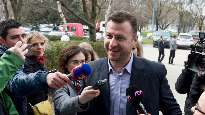 Člen predsedníctva strany Most-Híd Gábor Gál prichádza na zasadnutie republikovej rady.