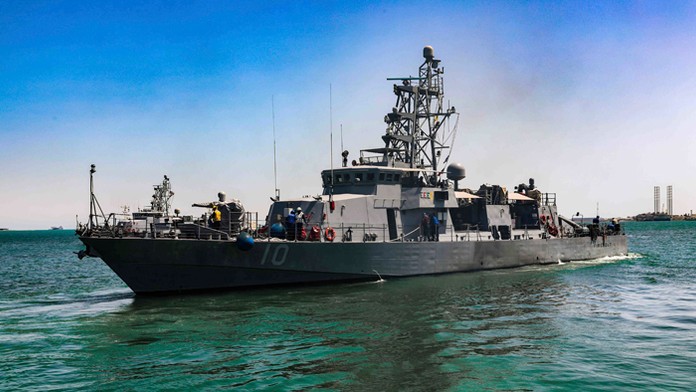 Hliadkovacie plavidlo amerického námorníctva USS Firebolt.