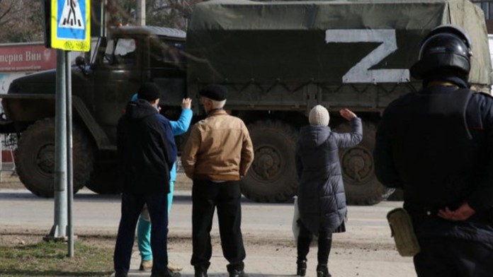 Stane sa z písmena „Z“ novodobý hákový kríž? Niektorí Rusi ho hrdo nosia, u nás to môže byť trestné