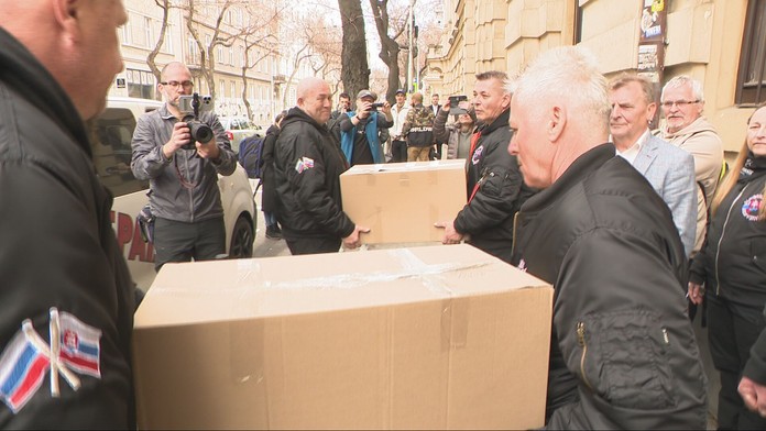 Referendum z petície združenia Brat za brata nebude. Prezident ju posúva vláde