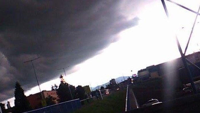 Mraky v žiari nad Hronom.