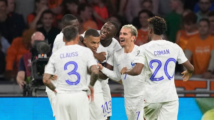 Uchmatne Holandsku miestenku Grécko? Šláger večera patril Francúzom, postup majú vo vrecku aj Belgičania