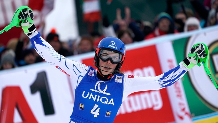 Petra Vlhová sa raduje v cieli po druhom kole slalomu v Semmeringu..jpg