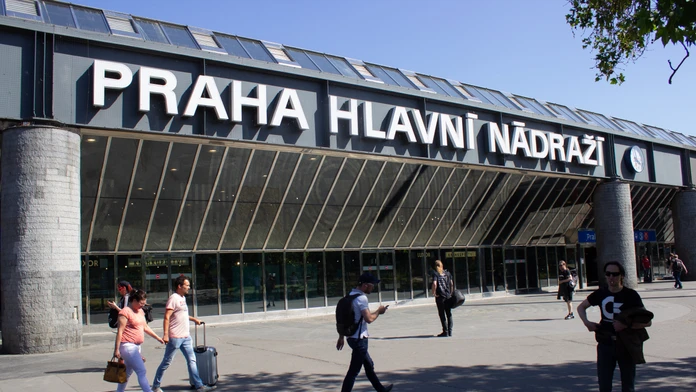 Poplach v Prahe. Hlavnú železničnú stanicu evakuovali