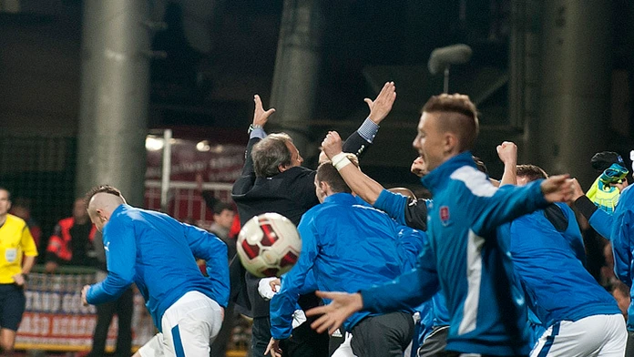 Radosť z 9. október2014. Slovensko v kvalifikácii na ME 2016 porazilo Španielsko 2:1.