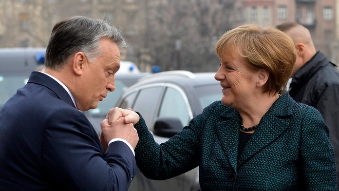 Viktor Orbán víta nemeckú kancelárku Angelu Merkelovú