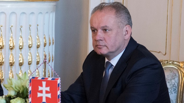 Po náraze do stromu zahynul mladý pár