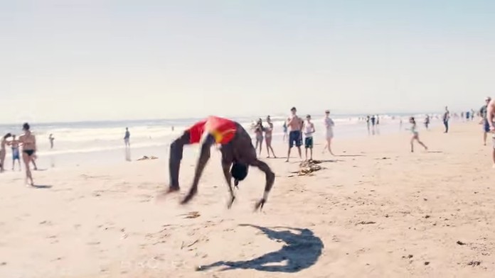 Sékou Badi Camara predvádza svoje umenie.jpg