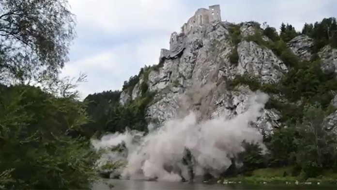 Zo Strečna sa uvoľnil obrovský sklaný blok.