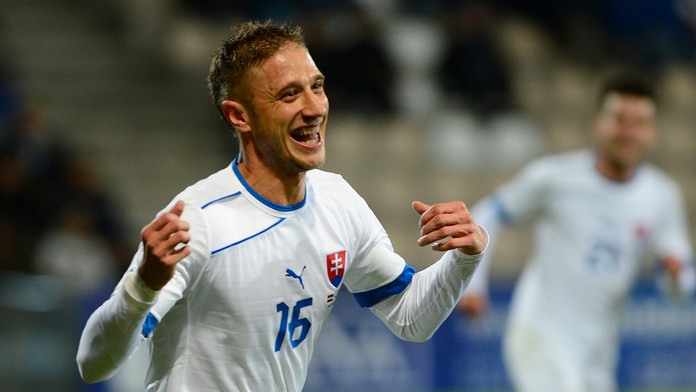 Kornel Saláta sa teší z gólu na 2:0 počas kvalifikačného zápasu na MS 2014 medzi Lotyšskom a Slovenskom.