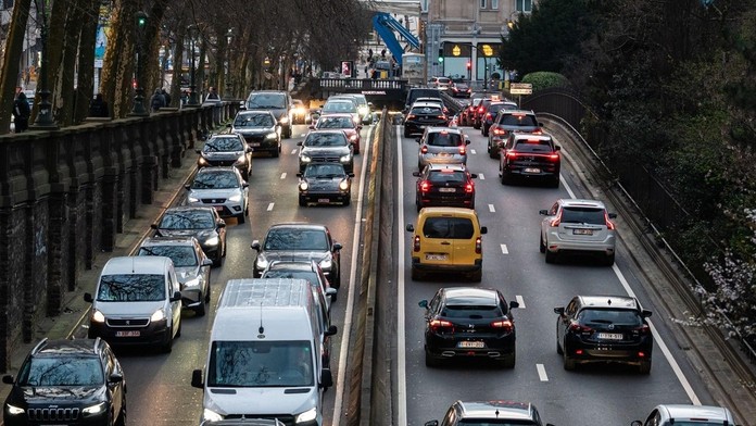 Úľava pre mnohých Slovákov. Z čelného skla si zrejme budú môcť strhnúť povinnú nálepku