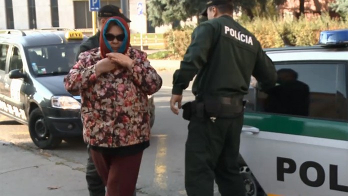 Bývalá riaditeľka na súde. Odmeny pre učiteľky mali končiť na jej účte