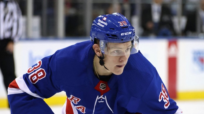 VIDEO: Slovensko sa v NHL priblížilo magickej hranici. Adam Sýkora pri debute zanechal skvelý dojem