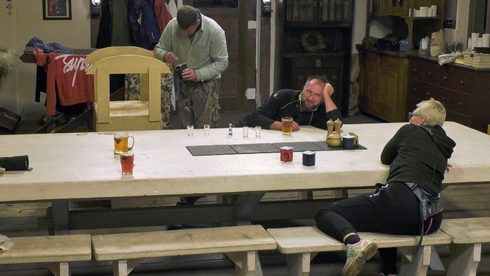 Na snímke zdravotníci odnášajú zraneného hráča Slovana Kenana Bajriča.