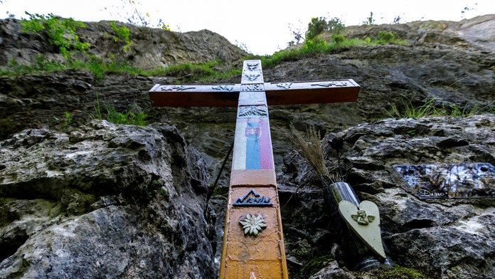 Český turista sa zrútil zo skaly v Manínskej tiesňave