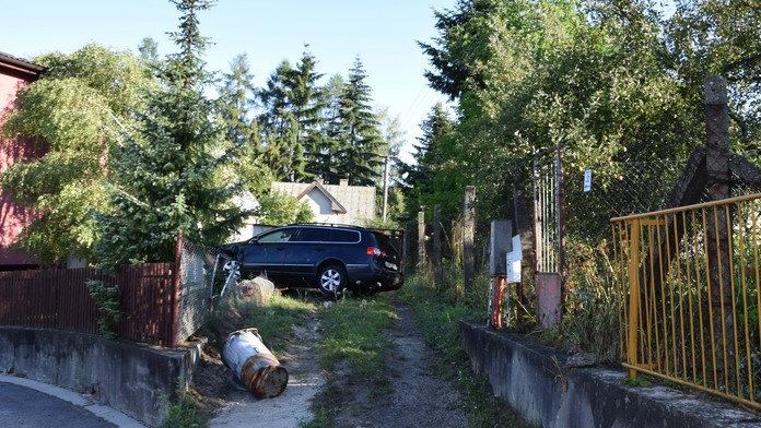 Na silnom aute s dva a pol promile vletel do rodinného domu. Hviezda ľudovej zábavy má problémy