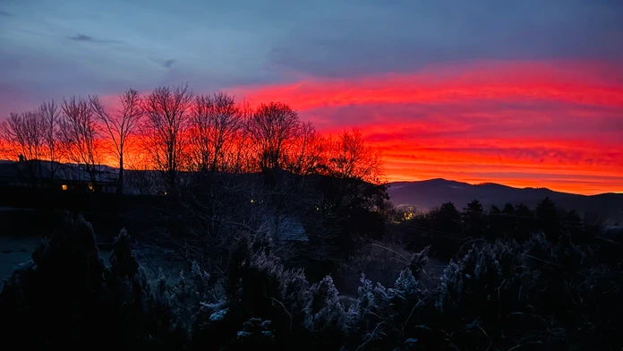 OBRAZOM: Nebo sa sfarbilo do žerava. Slovákov okúzlil východ slnka