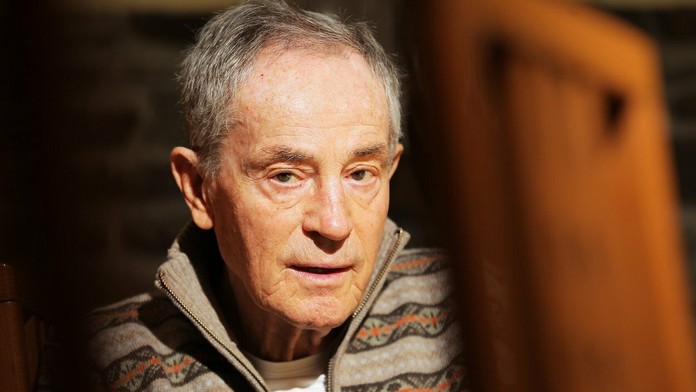 Zrážka vlaku s autobusom.