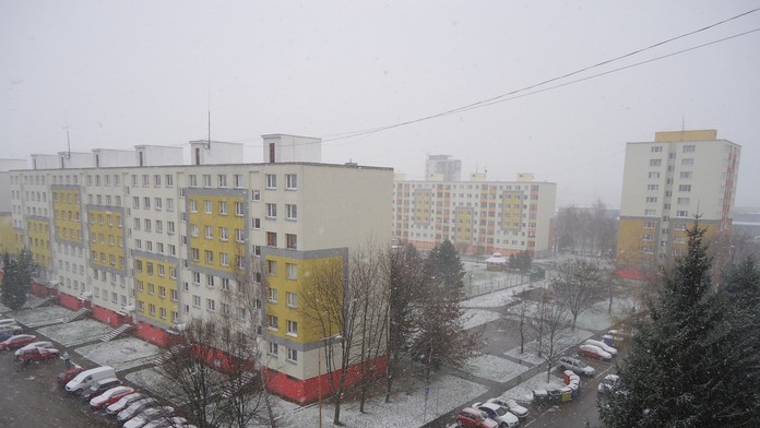 Zasnežené sídlosko Solinka v Žiline