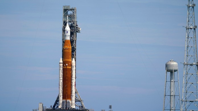 Štart nosnej rakety programu Artemis sa má uskutočniť v sobotu. Poznáme aj presný čas