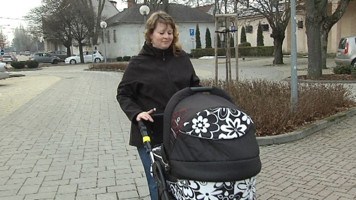 Lenka, Jehovov svedok.