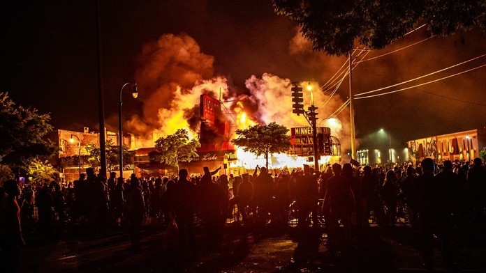 Na otvorenie kaderníctiev čakal aj Giovanni Ricci.