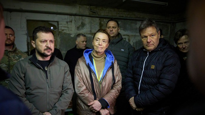 Zelenskyj Putinovi želá, aby strávil zvyšok života v pivnici s vedrom namiesto záchoda