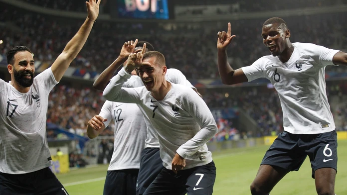 Radosť z gólu futbalistov Francúzska