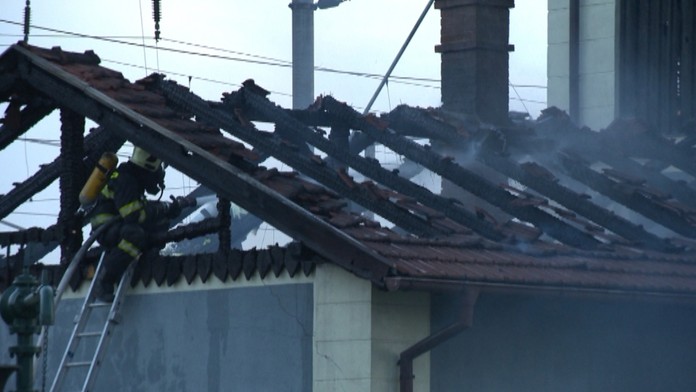 Horiaca historická budova železníc.jpg