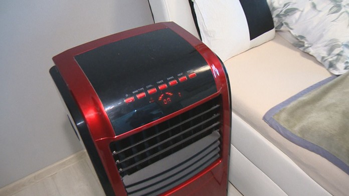 Zhora Brad Richardson a Oliver Ekman-Larsson z Arizony oslavujú gól proti Vancouveru.