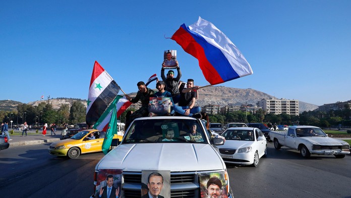 Podporovatelia sýrskej vlády skandovali protitrumpovské odkazy po útoku USA a spojencov na Damask.