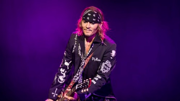 Koncert v Banskej Bystrici mali zrušiť kvôli Johnnymu Deppovi. Skupina Hollywood Vampires čelí žalobe