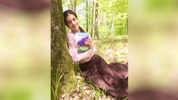 Príbehy začala tvoriť už v škôlke, ako 17-ročná napísala svoju prvú knihu. Po maturite sa chystá presťahovať do lesa (rozhovor)