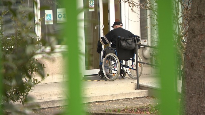 Ružinovský domov dôchodcov sa mal podľa starostu mestskej časti zmeniť počas pandémie na dom hrôzy.