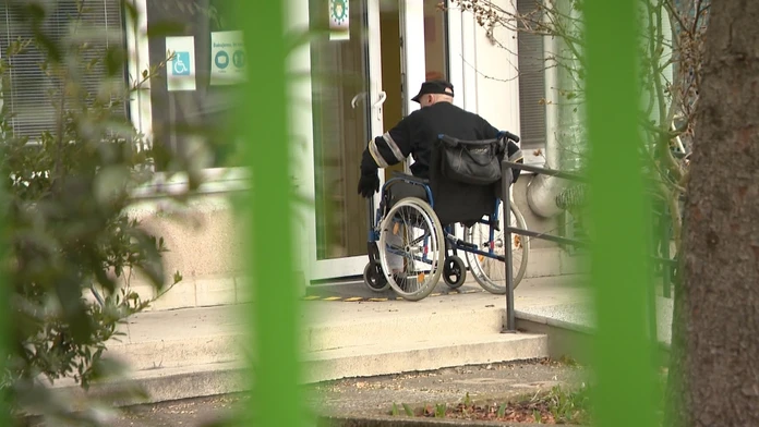 Ružinovský domov dôchodcov sa mal podľa starostu mestskej časti zmeniť počas pandémie na dom hrôzy.