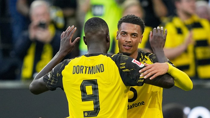 Dortmund oslavoval prvý triumf v sezóne. Wolfsburg bez Vavra len remizoval