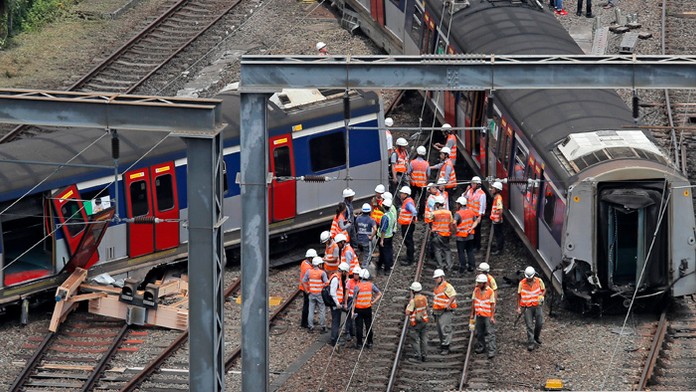 Ľubos Ferus pred nitrianskou pobočkou NAKA.