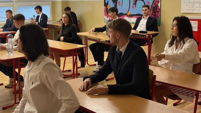 Juraj Slafkovský sa vrátil do školskej lavice. Ani draftovú jednotku neobišla maturita