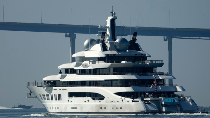 Superjachta Amadea, ktorú zhabali sankcionovanému ruskému oligarchovi Sulejmanovi Kerimovovi.