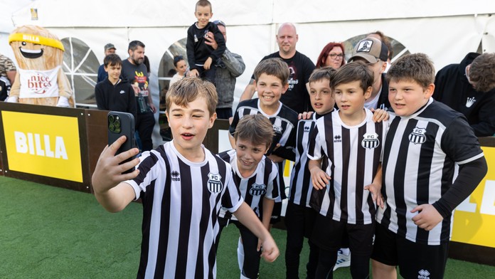 Futbal v meste spájal a bavil malých i veľkých. Pozrite si najlepšie zábery (FOTOGALÉRIA)