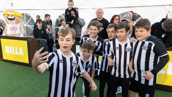 Futbal v meste spájal a bavil malých i veľkých. Pozrite si najlepšie zábery (FOTOGALÉRIA)